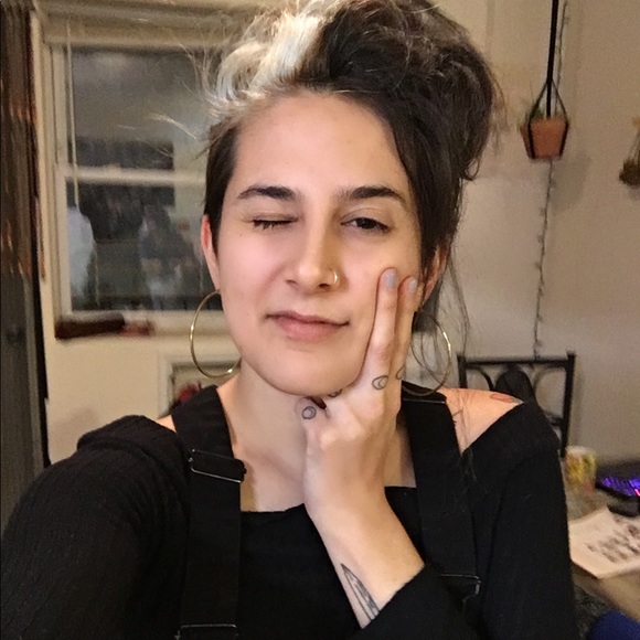 Meet your Posher, Nikki - Picture 1 of 2